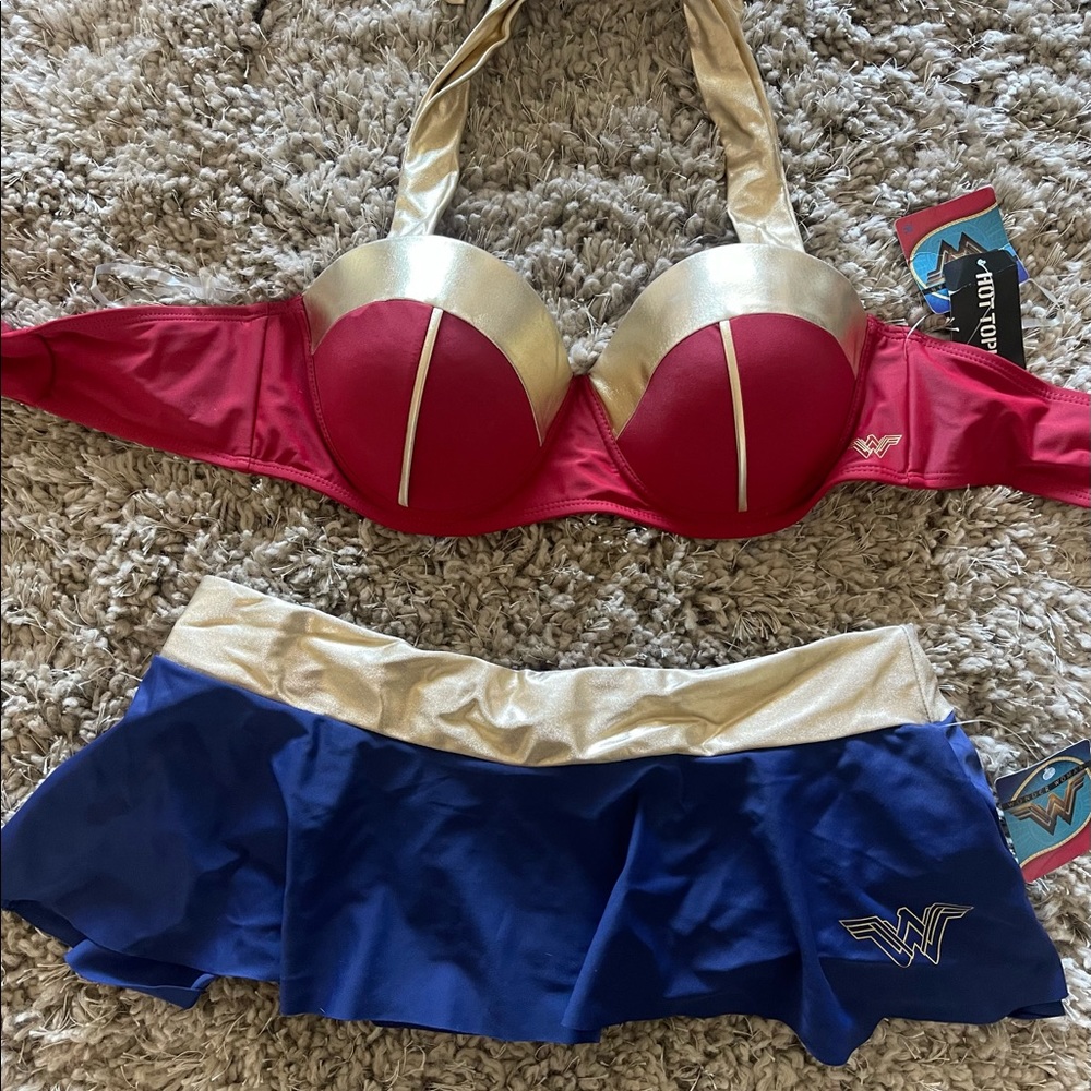 Wonder Woman bikini Hot Topic Two Piece Cover Up M/L Spring Pool